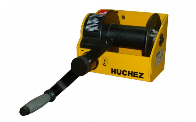 وینچ دستی کشنده افقی با ظرفیت 2000 کیلوگرم مدل MANIBOX VS 2000 kg - model with galvanized frame ساخت هوچز فرانسه